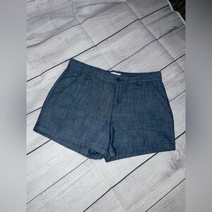 Old Navy Medium Blue💙soft denim shorts. Gently worn no stains, holes or rips.